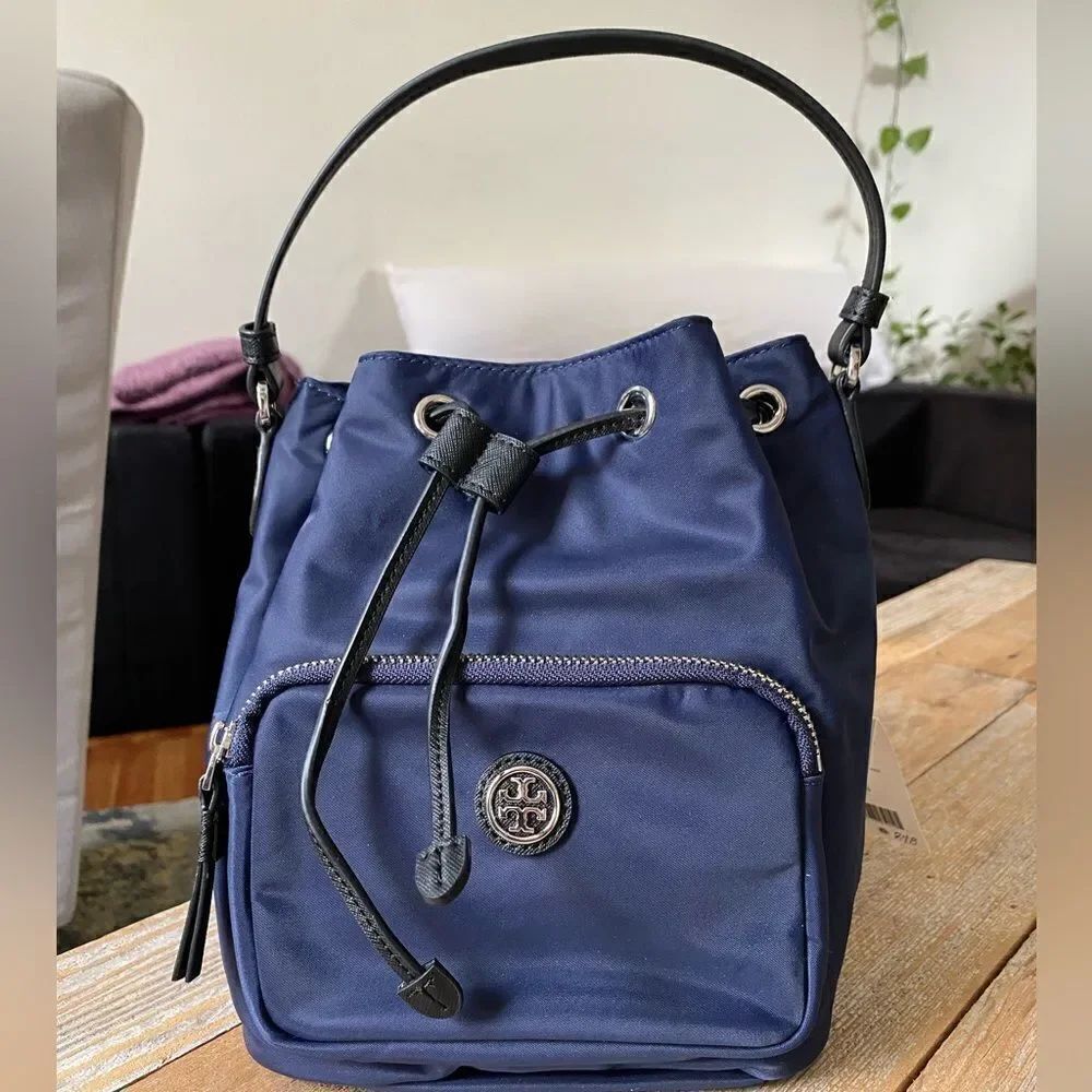 NWT Authentic Tory Burch Virginia Bucket Mini bag Color: navy bLue